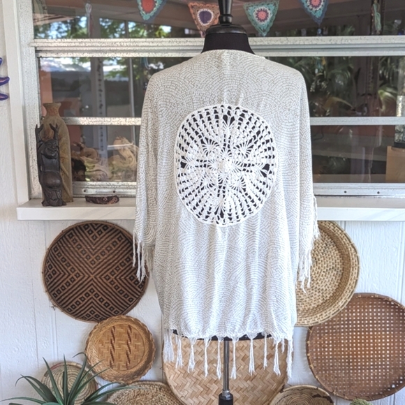 Mandala Kimono Rip Curl Medium Coachella Lightweight Fringe Crochet Cardigan - Picture 1 of 15